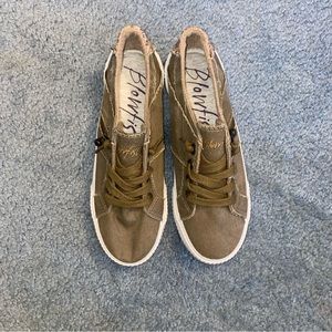 Blowfish slip on sz 7.5